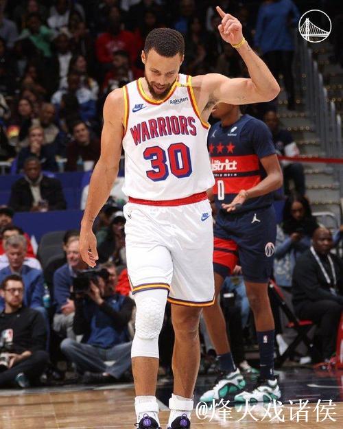 库里复出贡献24分普尔空砍24分 勇士力克奇才迎来4连胜